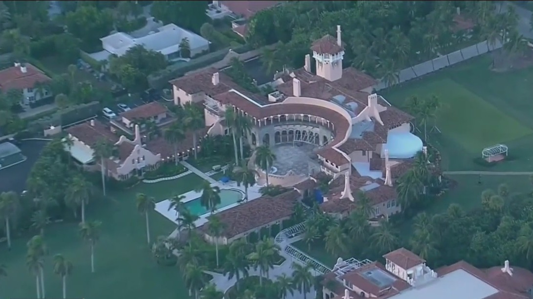 FBI raids former president's Mar-a-Lago home